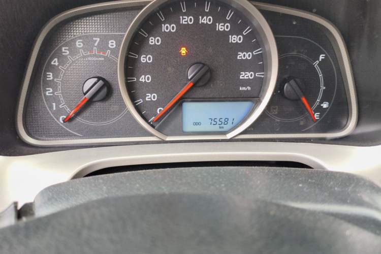 Used Toyota RAV4 2015 2.0L CVT Two-Wheel Drive Fashion Edition Odometer Close Up