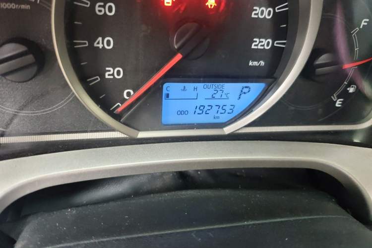 Used Toyota RAV4 2015 2.0L CVT Two-Wheel Drive Fashion Edition Odometer Close Up