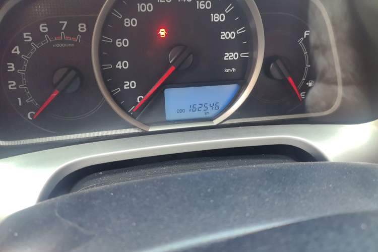 Used Toyota RAV4 2015 2.0L CVT Two-Wheel Drive Fashion Edition Odometer Close Up