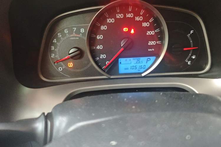 Used Toyota RAV4 2015 2.0L CVT Two-Wheel Drive Fashion Edition Odometer Close Up