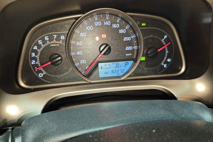Used Toyota RAV4 2015 2.0L CVT Two-Wheel Drive Fashion Edition Odometer Close Up
