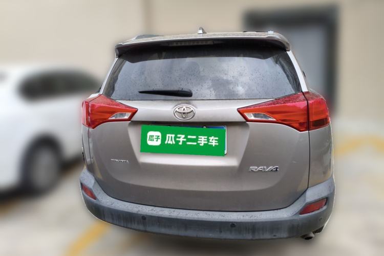 Used Toyota RAV4 2015 2.0L CVT Two-Wheel Drive Fashion Edition Rear