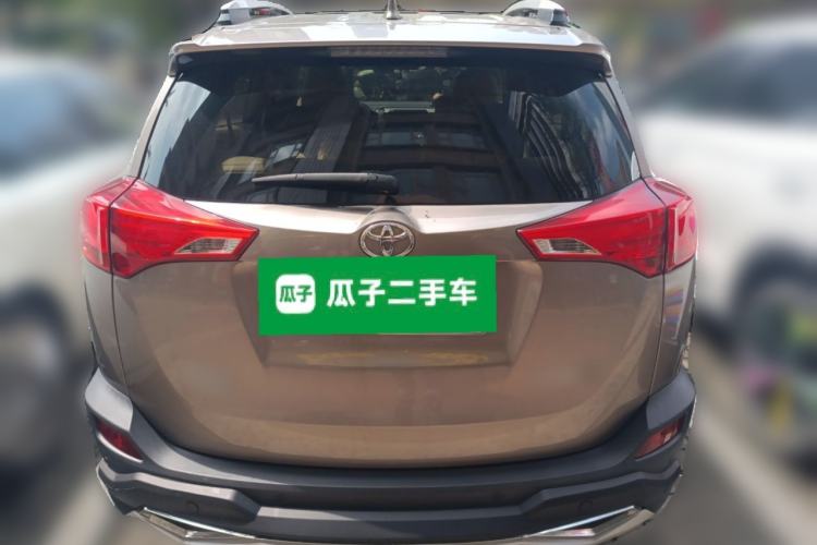 Used Toyota RAV4 2015 2.0L CVT Two-Wheel Drive Fashion Edition Rear