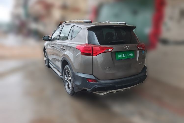 Used Toyota RAV4 2015 2.0L CVT Two-Wheel Drive Fashion Edition Rear Left 45 Deg