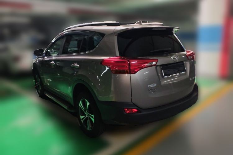 Used Toyota RAV4 2015 2.0L CVT Two-Wheel Drive Fashion Edition Rear Left 45 Deg