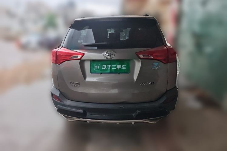 Used Toyota RAV4 2015 2.0L CVT Two-Wheel Drive Fashion Edition Rear