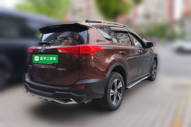 Used Toyota RAV4 2015 2.0L CVT Two-Wheel Drive Fashion Edition Rear Right 45 Deg