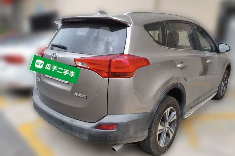 Used Toyota RAV4 2015 2.0L CVT Two-Wheel Drive Fashion Edition Rear Right 45 Deg
