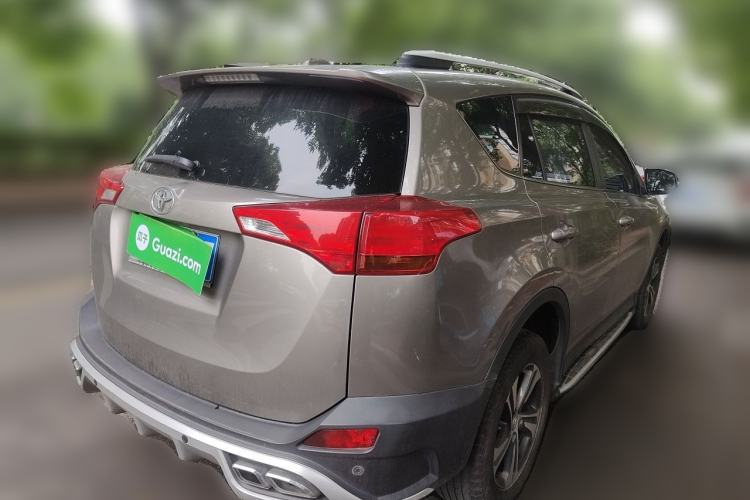 Used Toyota RAV4 2015 2.0L CVT Two-Wheel Drive Fashion Edition Rear Right 45 Deg