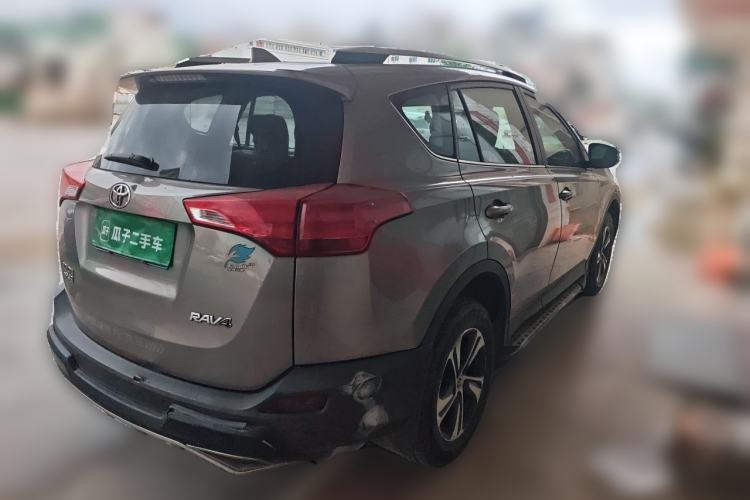 Used Toyota RAV4 2015 2.0L CVT Two-Wheel Drive Fashion Edition Rear Right 45 Deg