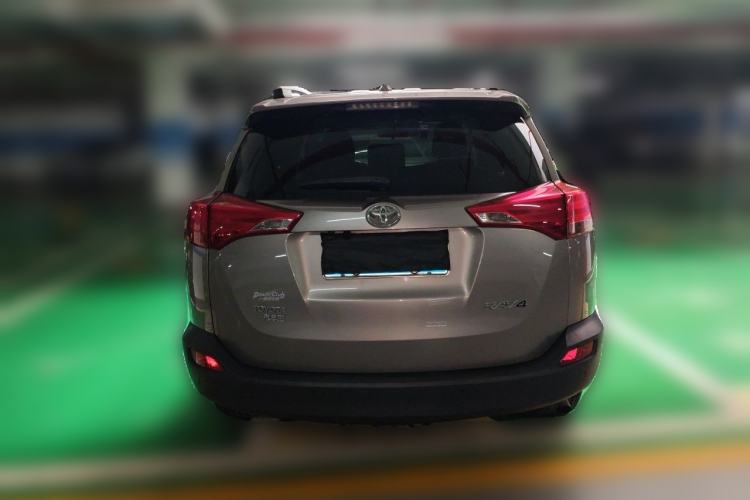 Used Toyota RAV4 2015 2.0L CVT Two-Wheel Drive Fashion Edition Rear