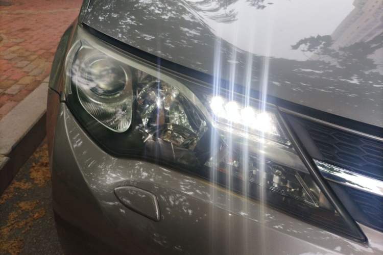 Used Toyota RAV4 2015 2.5L Automatic 4x4 Elite Edition Right Front Headlight