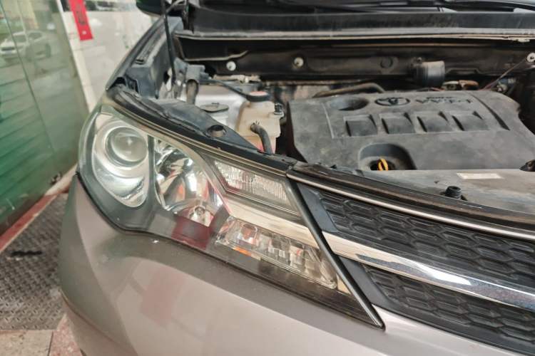 Used Toyota RAV4 2015 2.0L CVT Two-Wheel Drive Fashion Edition Right Front Headlight