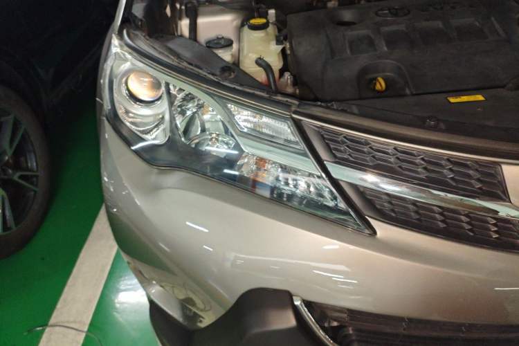 Used Toyota RAV4 2015 2.0L CVT Two-Wheel Drive Fashion Edition Right Front Headlight
