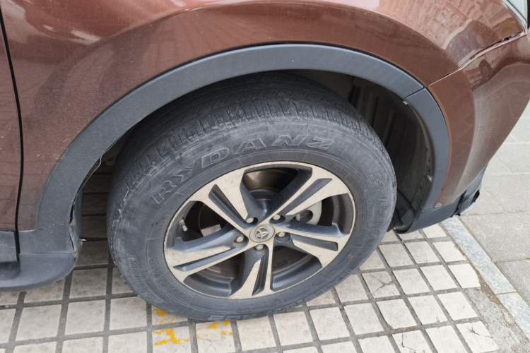 Used Toyota RAV4 2015 2.0L CVT Two-Wheel Drive Fashion Edition Right Front Wheel Hub