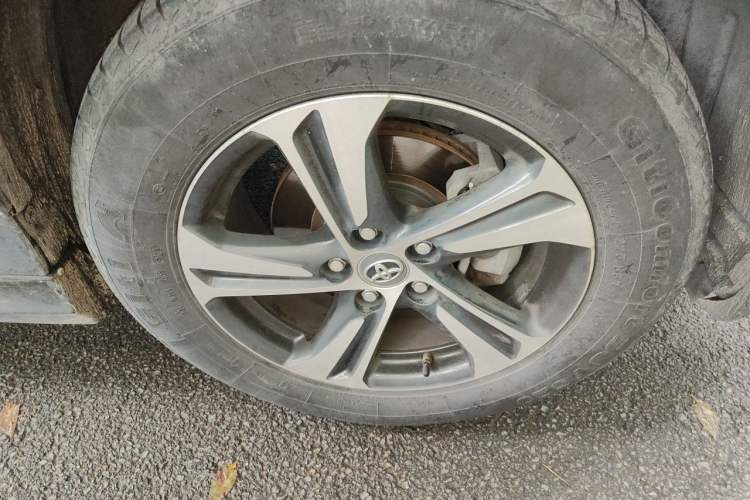 Used Toyota RAV4 2015 2.0L CVT Two-Wheel Drive Fashion Edition Right Front Wheel Hub