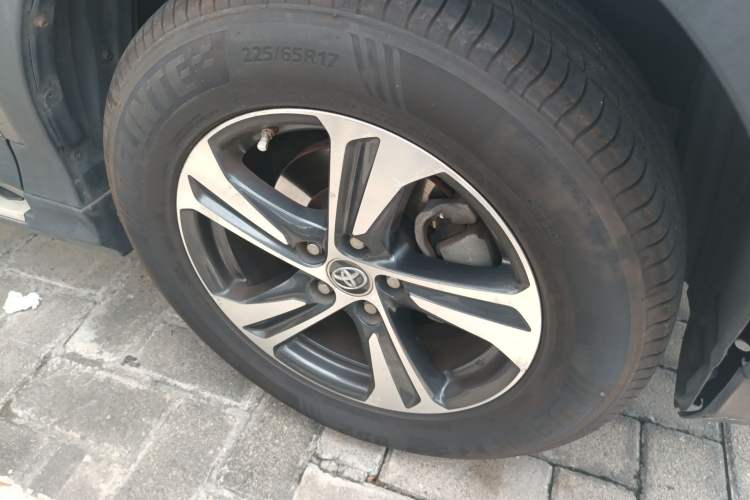 Used Toyota RAV4 2015 2.0L CVT Two-Wheel Drive Fashion Edition Right Front Wheel Hub