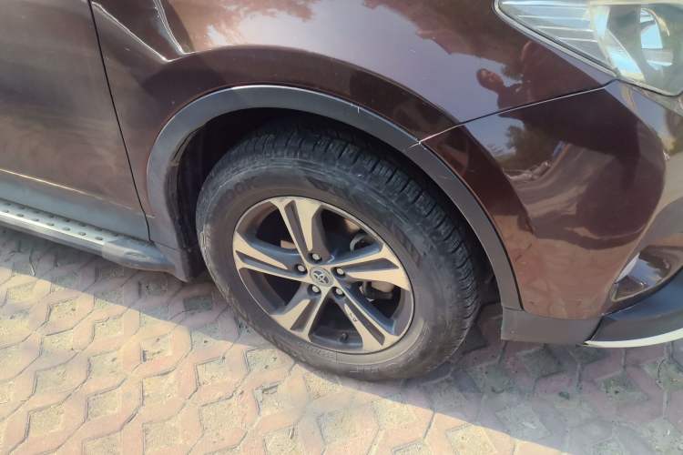 Used Toyota RAV4 2015 2.0L CVT Two-Wheel Drive Fashion Edition Right Front Wheel Hub