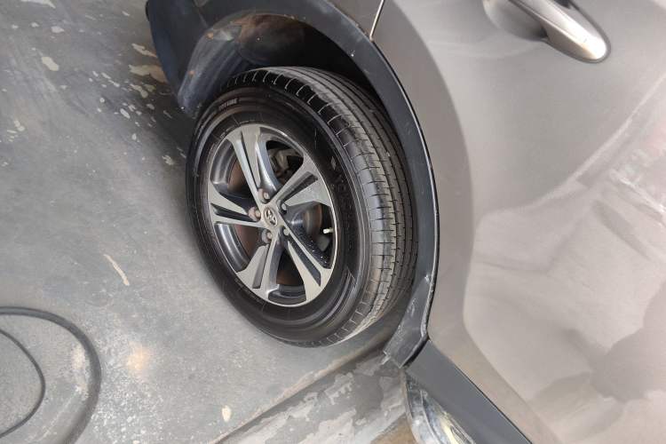 Used Toyota RAV4 2015 2.0L CVT Two-Wheel Drive Fashion Edition Right Rear Wheel Hub