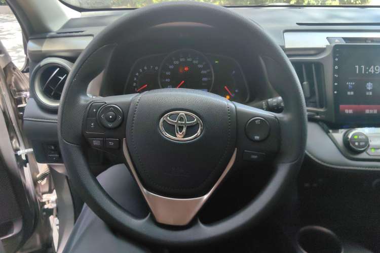 Used Toyota RAV4 2015 2.0L CVT Two-Wheel Drive Fashion Edition Steering Wheel