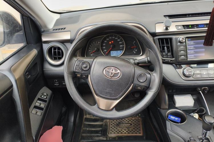 Used Toyota RAV4 2015 2.0L CVT Two-Wheel Drive Fashion Edition Steering Wheel