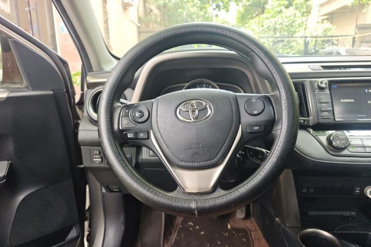 Used Toyota RAV4 2015 2.0L CVT Two-Wheel Drive Fashion Edition Steering Wheel