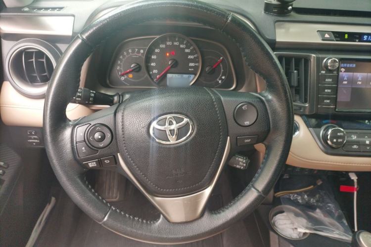 Used Toyota RAV4 2015 2.5L Automatic 4x4 Elite Edition Steering Wheel