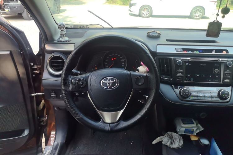 Used Toyota RAV4 2015 2.0L CVT Two-Wheel Drive Fashion Edition Steering Wheel