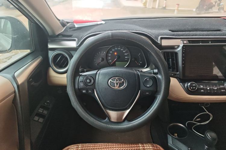Used Toyota RAV4 2015 2.0L CVT Two-Wheel Drive Fashion Edition Steering Wheel