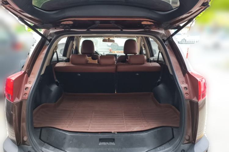 Used Toyota RAV4 2015 2.0L CVT Two-Wheel Drive Fashion Edition Trunk