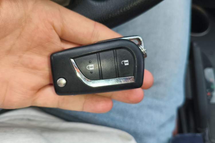 Used Toyota RAV4 2015 2.0L CVT Two-Wheel Drive Fashion Edition Vehicle Key