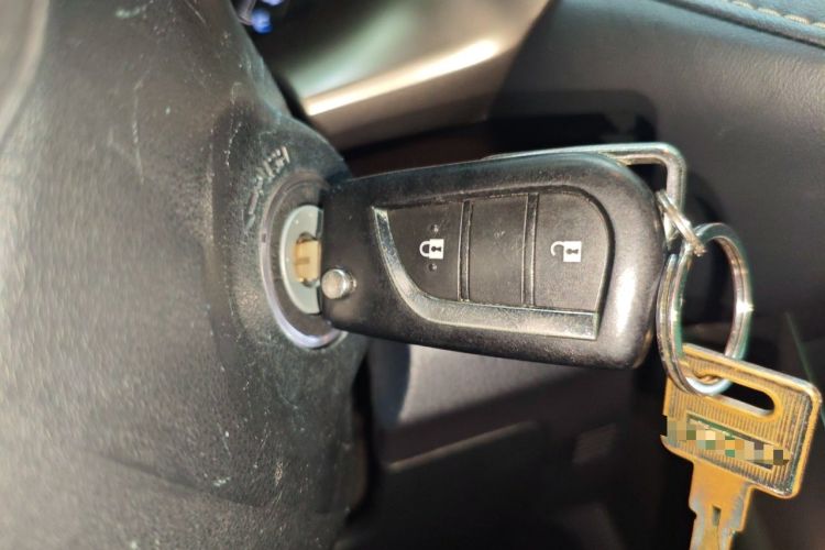 Used Toyota RAV4 2015 2.0L CVT Two-Wheel Drive Fashion Edition Vehicle Key
