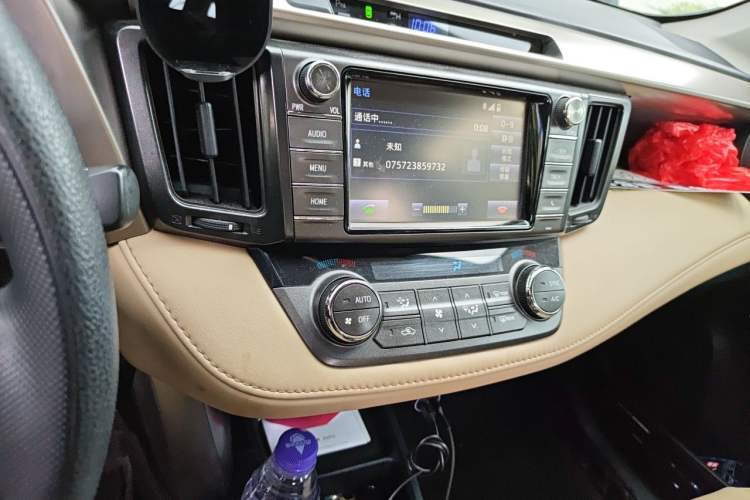 Used Toyota RAV4 2015 2.0L CVT Two-Wheel Drive Fashion Edition Audio And AC Panel