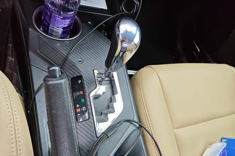 Used Toyota RAV4 2015 2.0L CVT Two-Wheel Drive Fashion Edition Gear Lever
