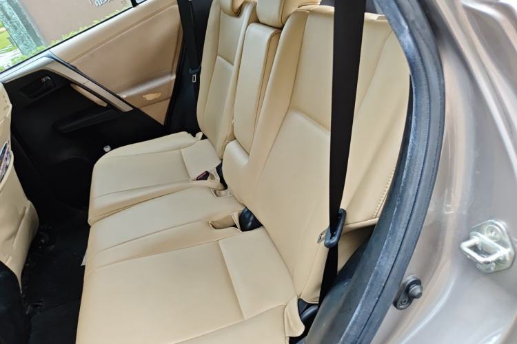 Used Toyota RAV4 2015 2.0L CVT Two-Wheel Drive Fashion Edition Left Rear Seat