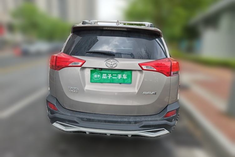 Used Toyota RAV4 2015 2.0L CVT Two-Wheel Drive Fashion Edition Rear