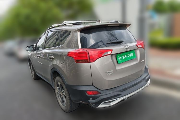 Used Toyota RAV4 2015 2.0L CVT Two-Wheel Drive Fashion Edition Rear Left 45 Deg