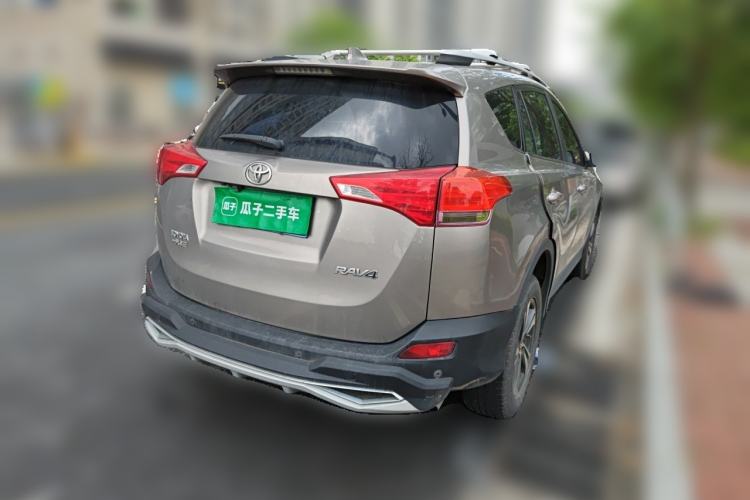Used Toyota RAV4 2015 2.0L CVT Two-Wheel Drive Fashion Edition Rear Right 45 Deg