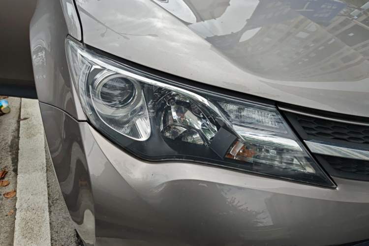 Used Toyota RAV4 2015 2.0L CVT Two-Wheel Drive Fashion Edition Right Front Headlight