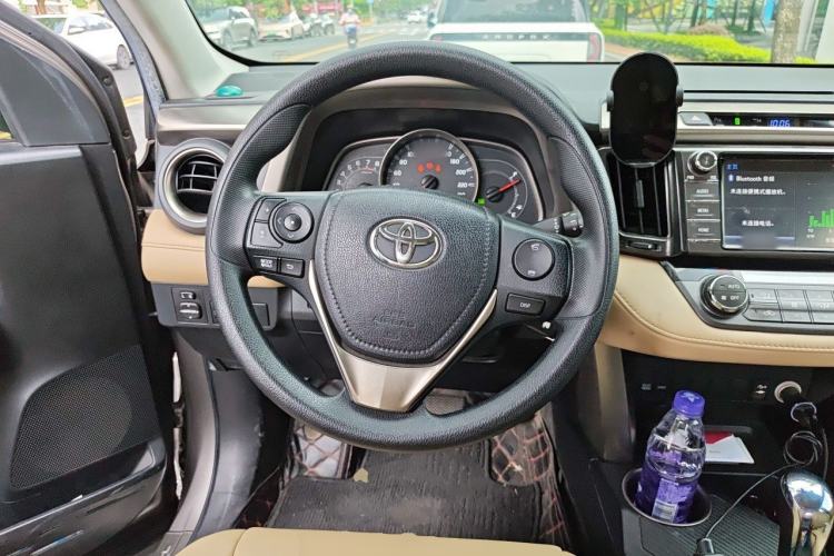 Used Toyota RAV4 2015 2.0L CVT Two-Wheel Drive Fashion Edition Steering Wheel