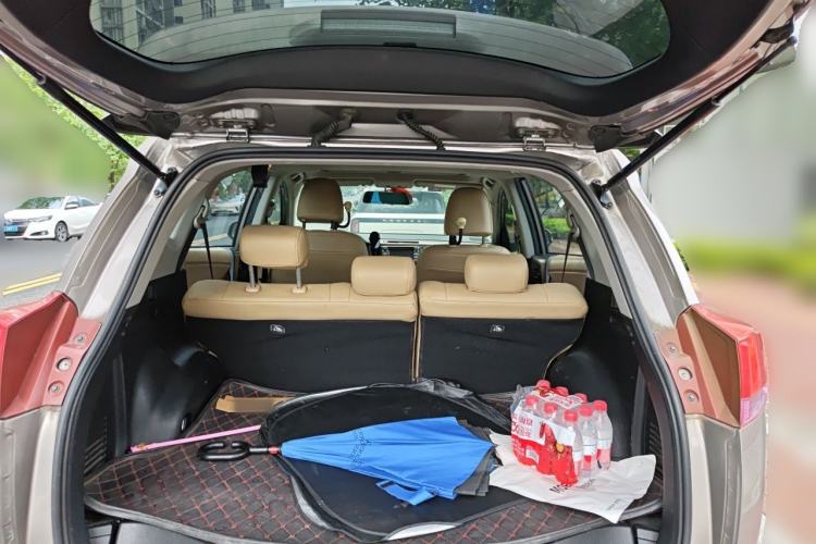 Used Toyota RAV4 2015 2.0L CVT Two-Wheel Drive Fashion Edition Trunk