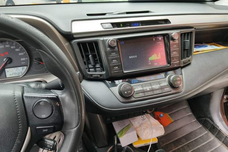 Used Toyota RAV4 2015 2.0L CVT Two-Wheel Drive Fashion Edition Audio And AC Panel