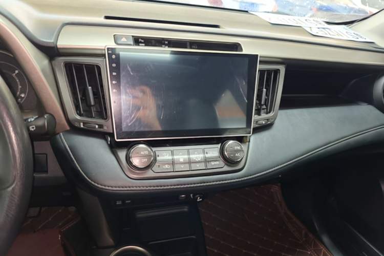 Used Toyota RAV4 2015 2.0L CVT Two-Wheel Drive Fashion Edition Audio And AC Panel
