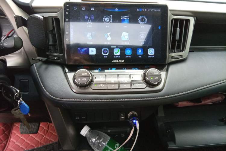 Used Toyota RAV4 2015 2.0L CVT Two-Wheel Drive Fashion Edition Audio And AC Panel
