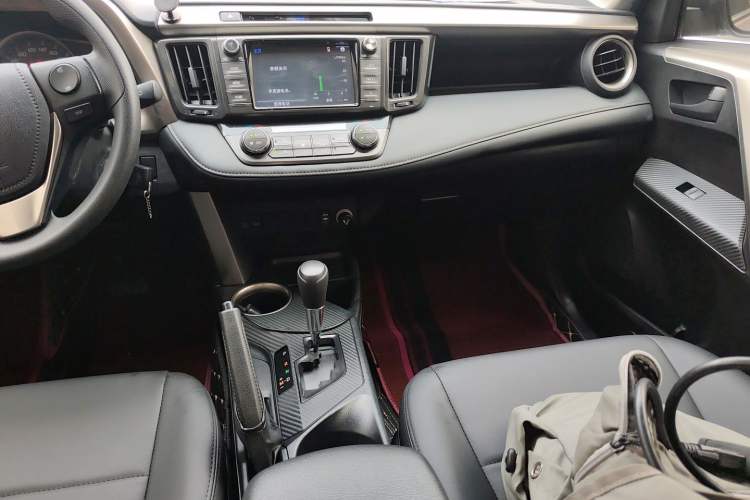 Used Toyota RAV4 2015 2.0L CVT Two-Wheel Drive Fashion Edition Audio And AC Panel