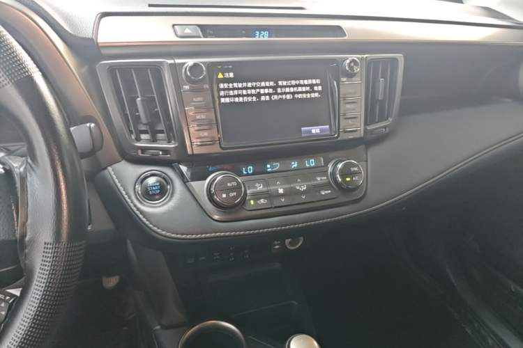 Used Toyota RAV4 2015 2.5L Automatic 4x4 Elite Edition Audio And AC Panel