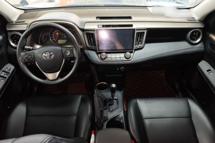 Used Toyota RAV4 2015 2.0L CVT Two-Wheel Drive Fashion Edition Center Console