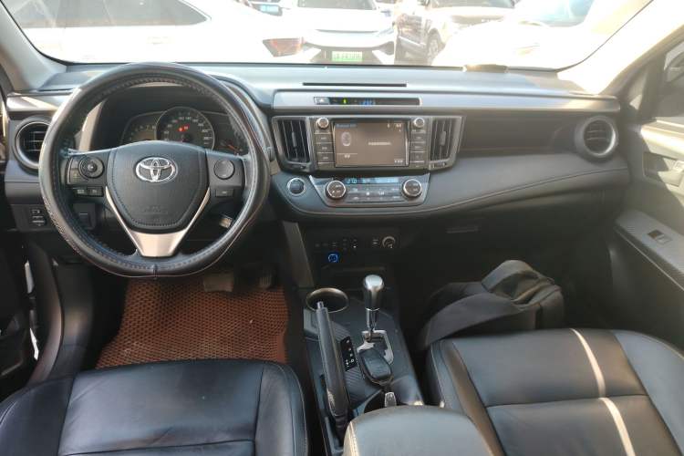 Used Toyota RAV4 2015 2.5L Automatic 4x4 Elite Edition Center Console