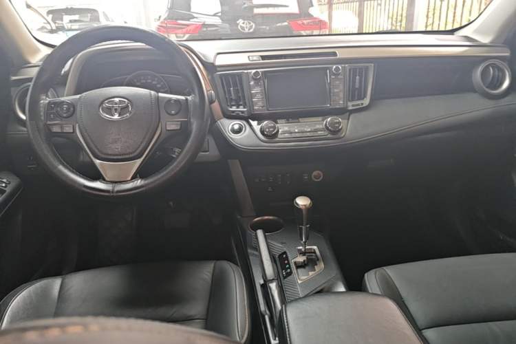 Used Toyota RAV4 2015 2.5L Automatic 4x4 Elite Edition Center Console