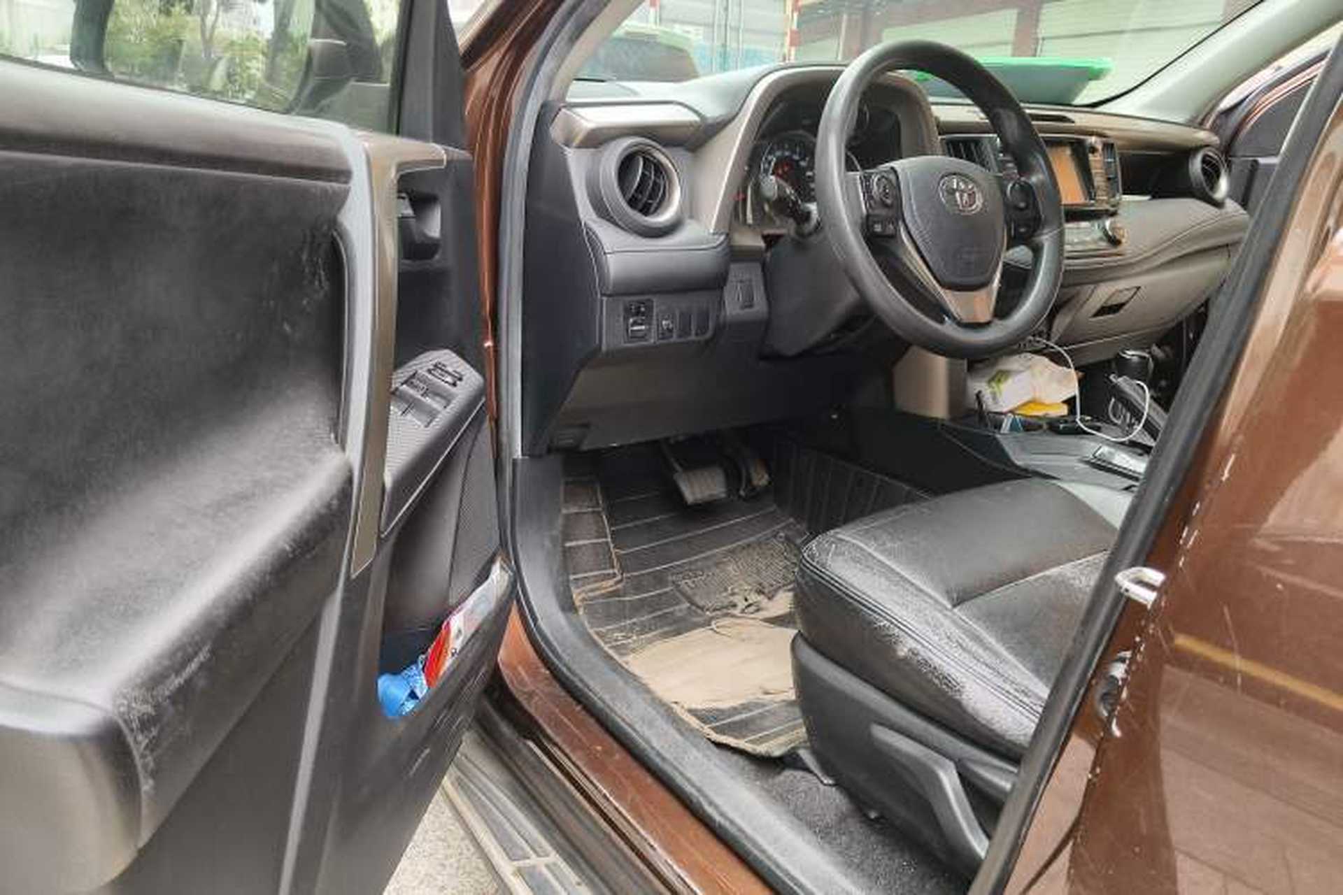 Used Toyota RAV4 2015 2.0L CVT Two-Wheel Drive Fashion Edition Driver Seat